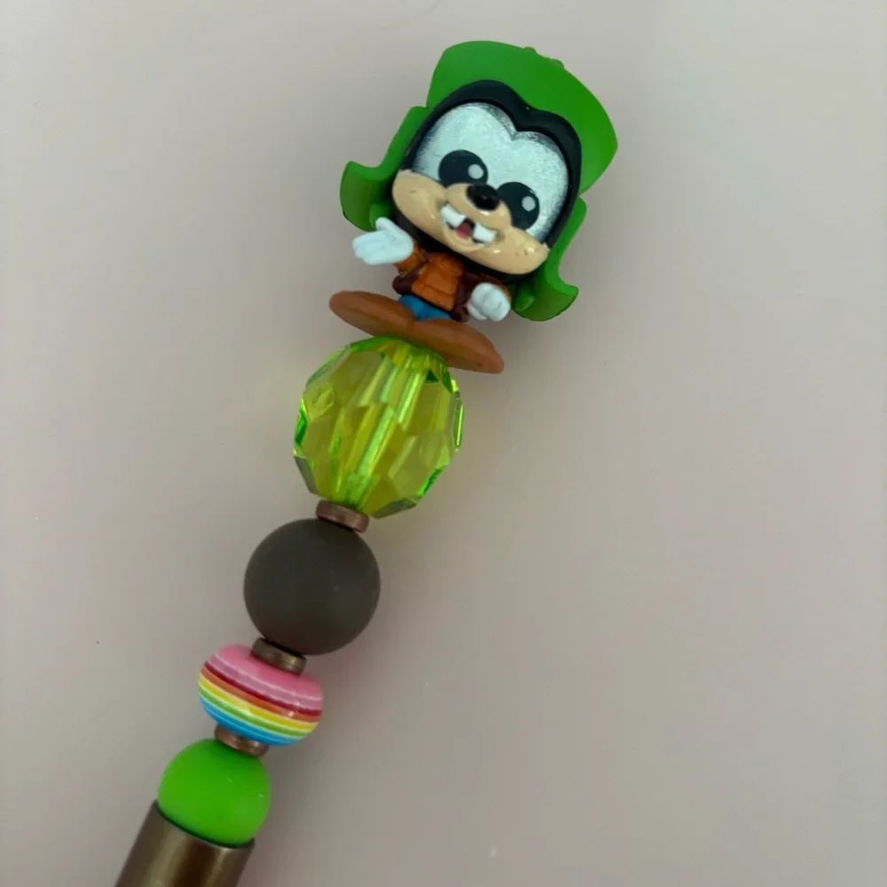 Disney Doorables: Mickey & Friends: Goofy fishing handmade beaded pen